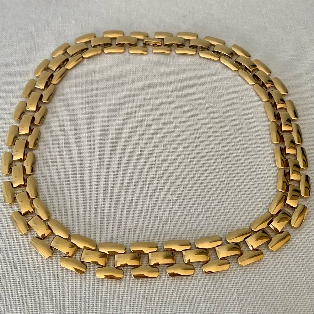 Elegant Gold Necklace